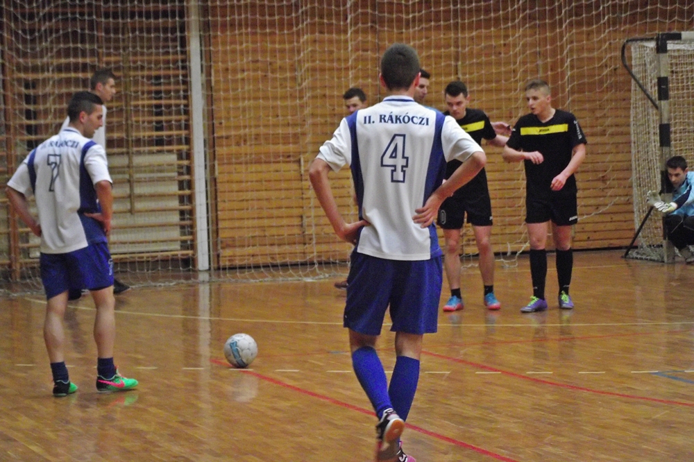 A Tekó a döntőért játszhat