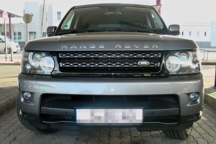 Körözött Range Rovert fogtak Tompánál