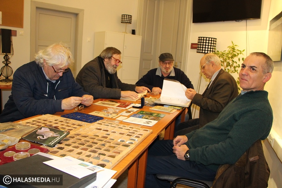 (►) Éremgyűjtők