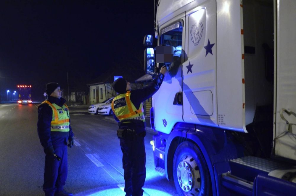 Sofőröket ellenőriztek a rendőrök
