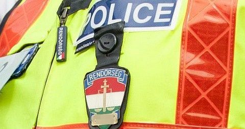 Meglökte a sofőr a rendőrt