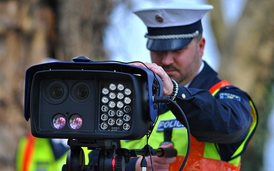 Teljes üzemben a sebességmérők