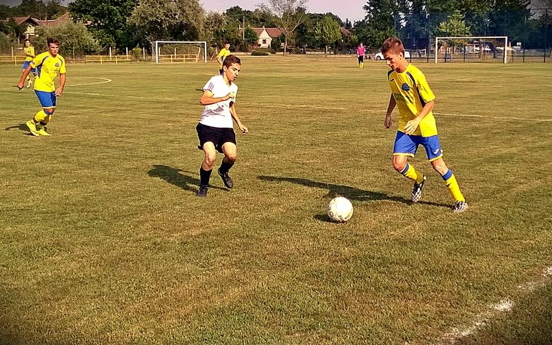 Pályaavató, mezpremierrel