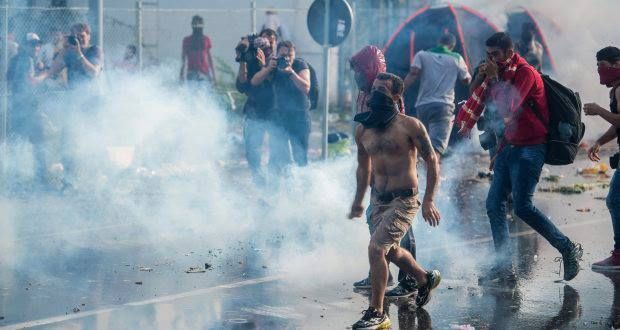 Rendőrök is megsérültek Röszkén (frissítve)