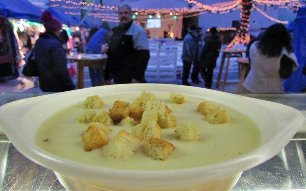 Sajtkrémleves és más finomságok az adventi udvarban