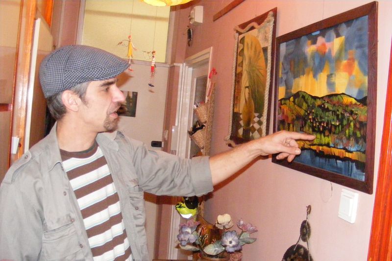 A hitből és a festészetből merít energiát