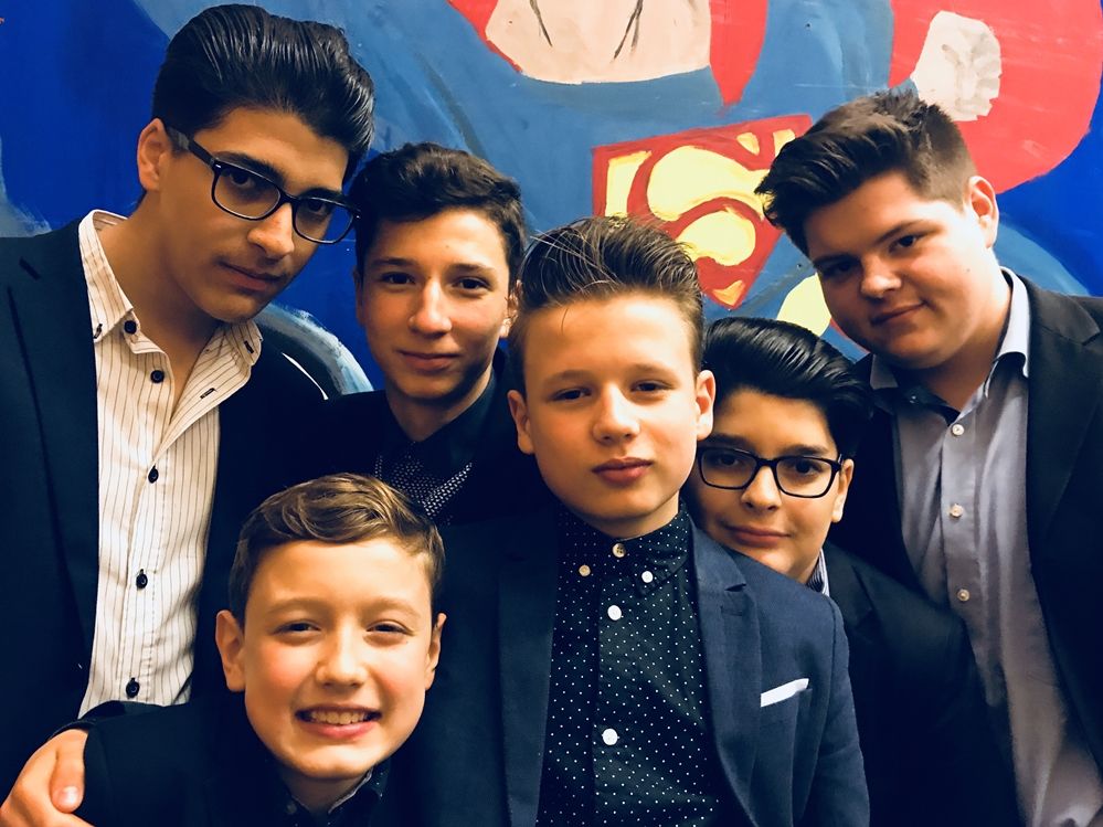 (►) Folk est a Sarjú Bandával