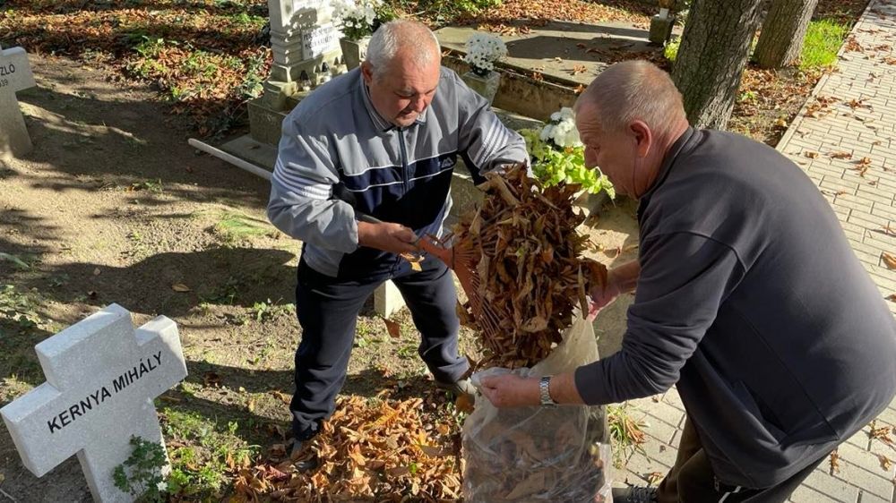 Virágot ültettek, mécsest gyújtottak az I. világháborús parcellánál