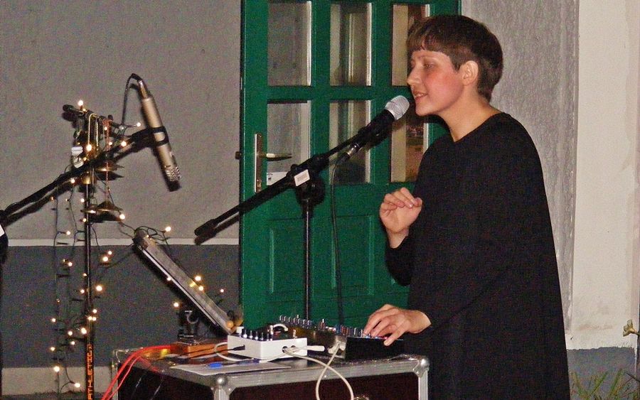 Egy intim koncert Thea Sotival