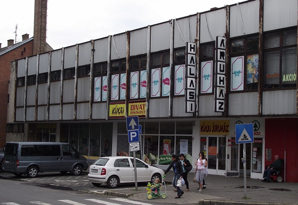 Hétfőn zár a Spar