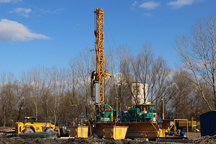 Egy héttel később nyit a strand