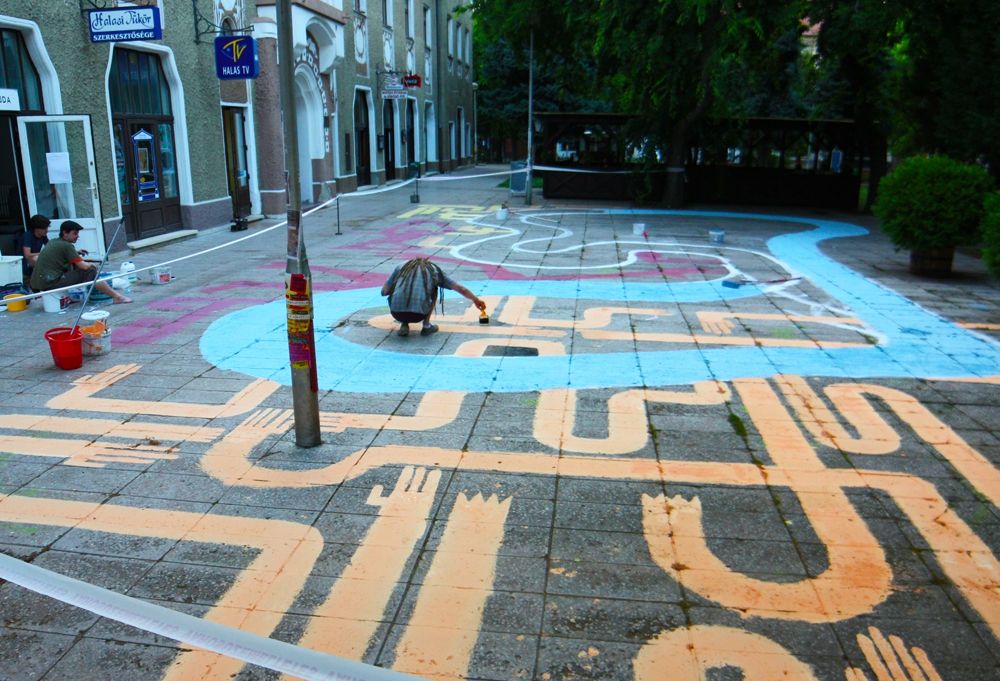 Gigantikus aszfaltfestmények a főtéren (videókkal)