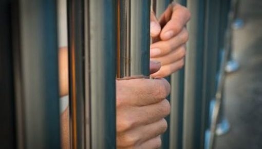 Rátörte az ajtót ismerősére, szabadságvesztésre ítélték