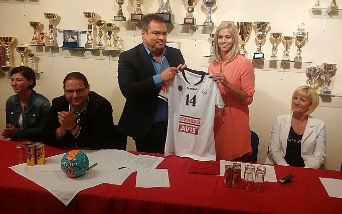 Szabina Fehérváron folytatja