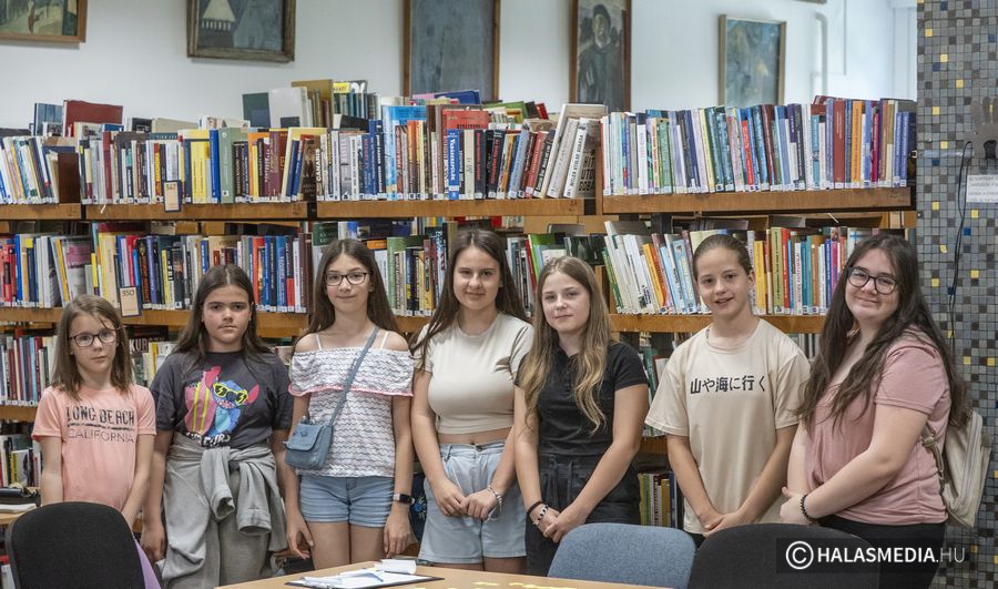 (►) Könyvtári titkok: be aztán kiszabadultak a fiatalok (galéria)