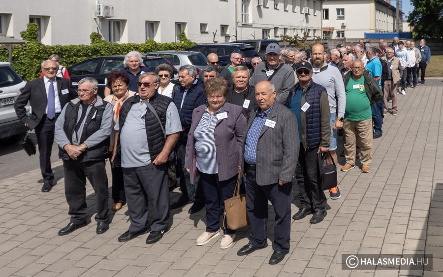 (►) Alakzatban vonultak be a szállító század veteránjai (galéria)