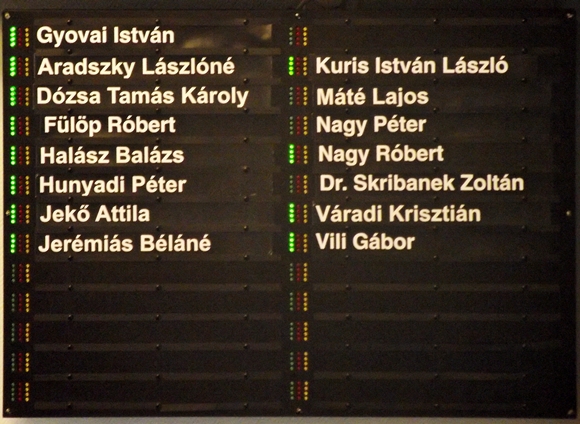 Lesz-e főállású úszóedzőnk?