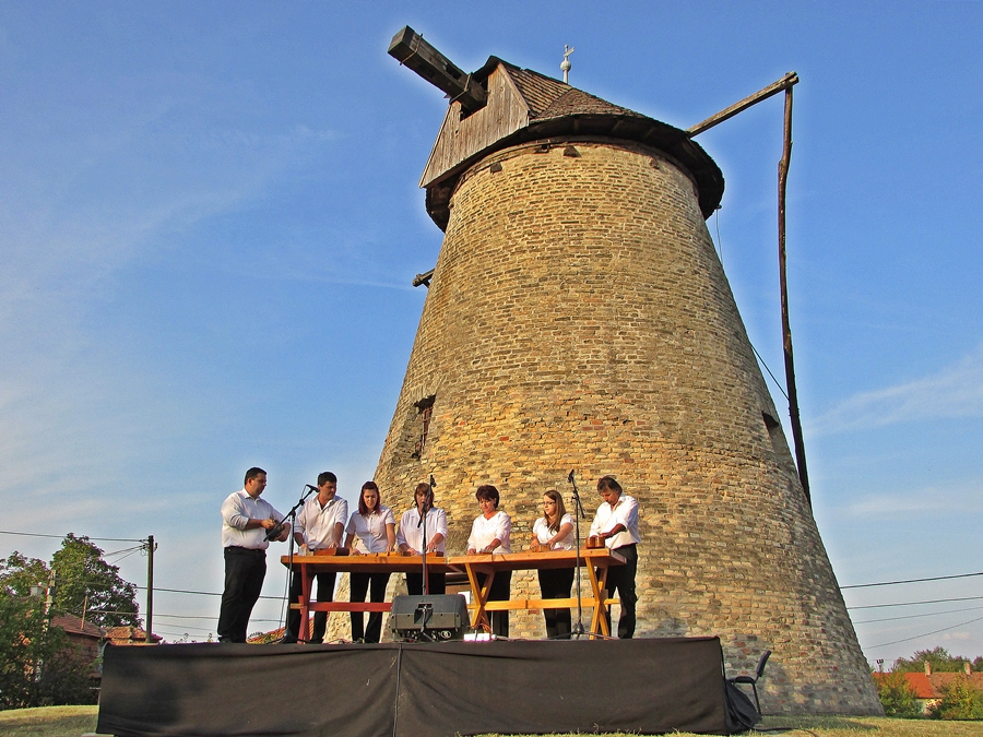 Kilencedszer szólt a dal és a vers