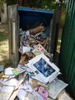 Szemét és pelenkák a gyűjtőszigeteken