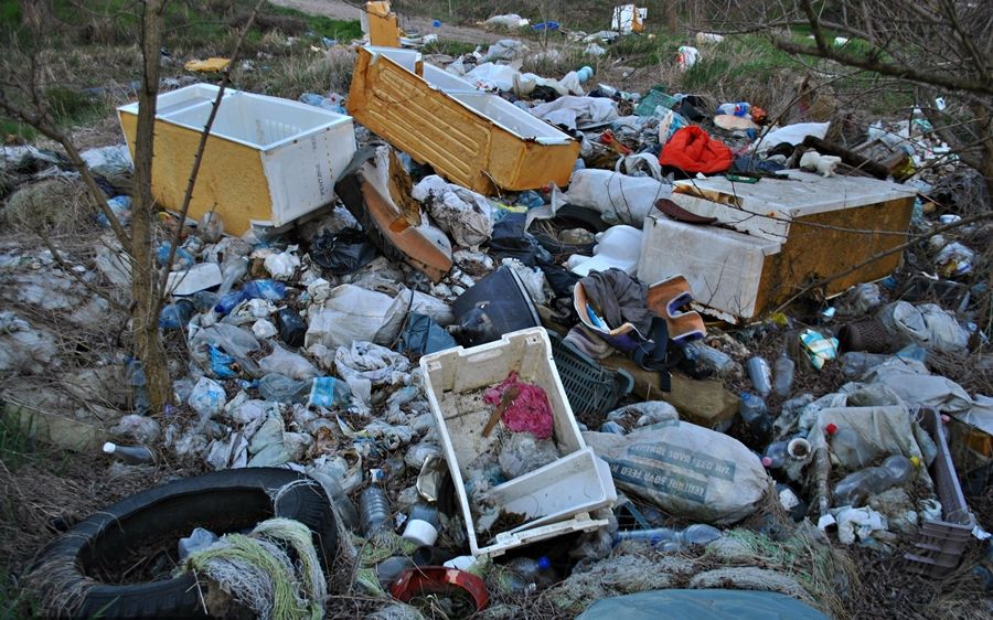 Szeméthegyek, veszélyes hulladékok a Föld napján is