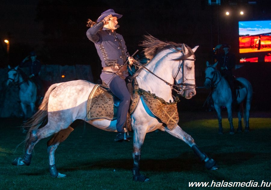 Szilaj nézőcsúcsot hozott a lovasparkba (galéria)