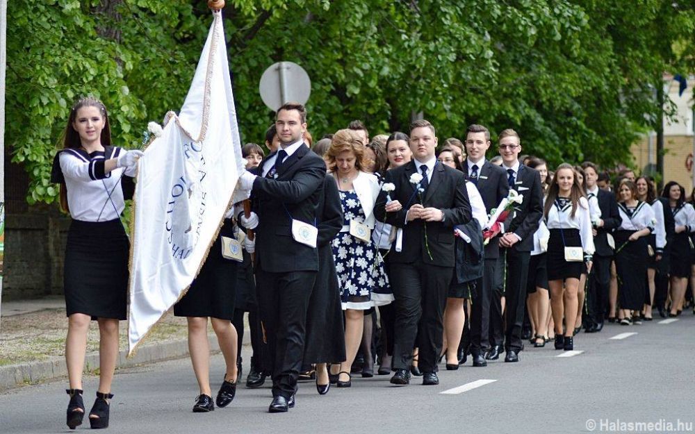 Elballagtak a Szilády-gimnázium végzősei