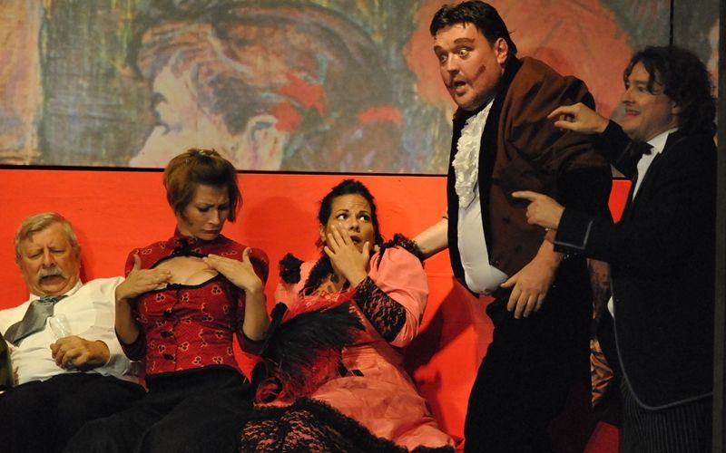 Indul a színházi bérletújítás