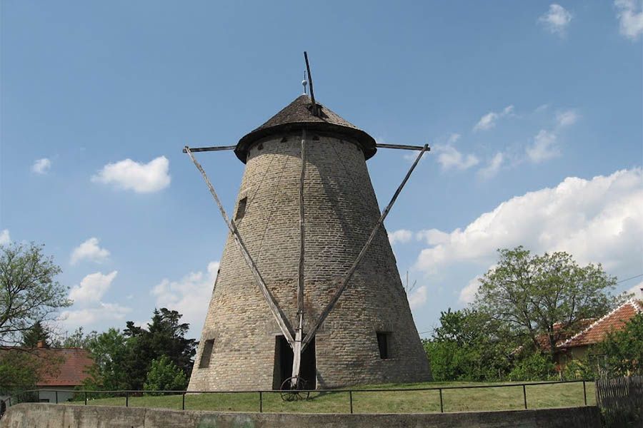 XII. Zenélő Szélmalom