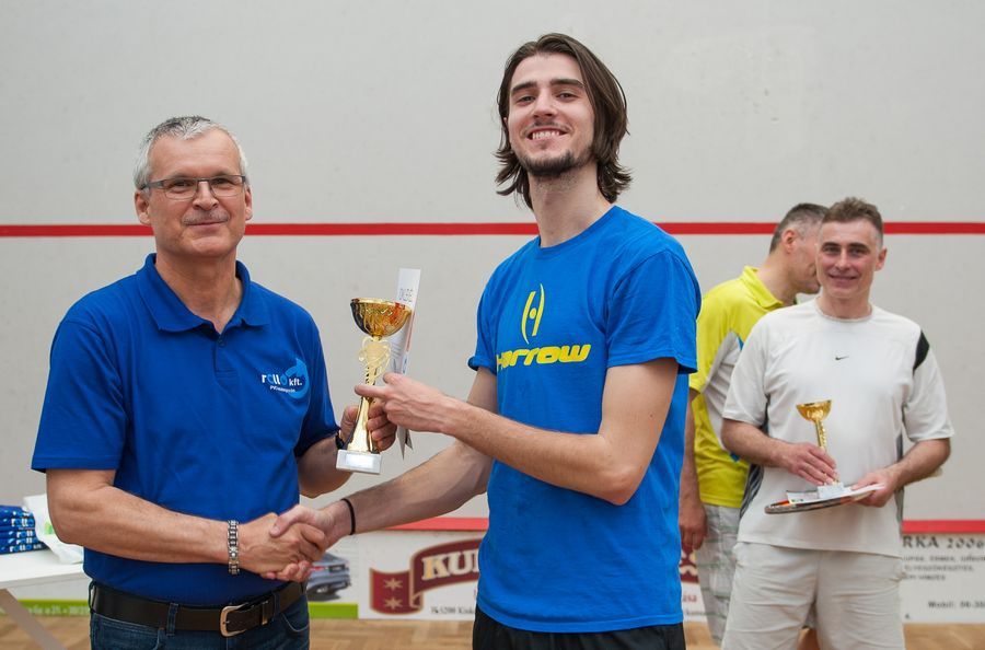 Bowling & Squash reggeltől estig