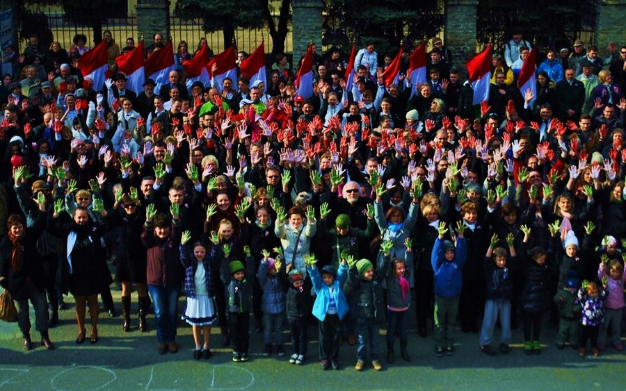 (►) Együtt szavalt Halas