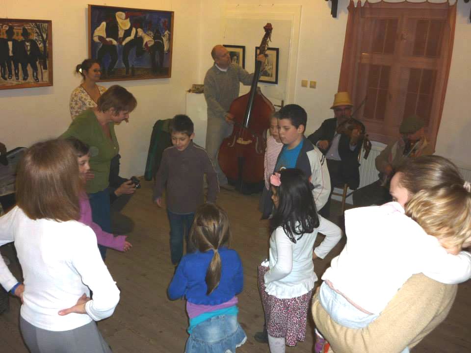 Novemberi aprók tánca