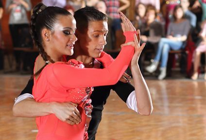 Tizenkét órán át táncoltak