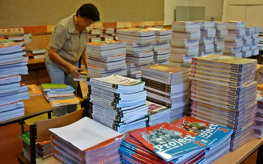 Hamarosan osztják a tankönyveket