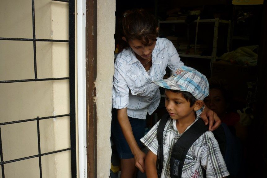 Tanszerek rászoruló gyermekeknek