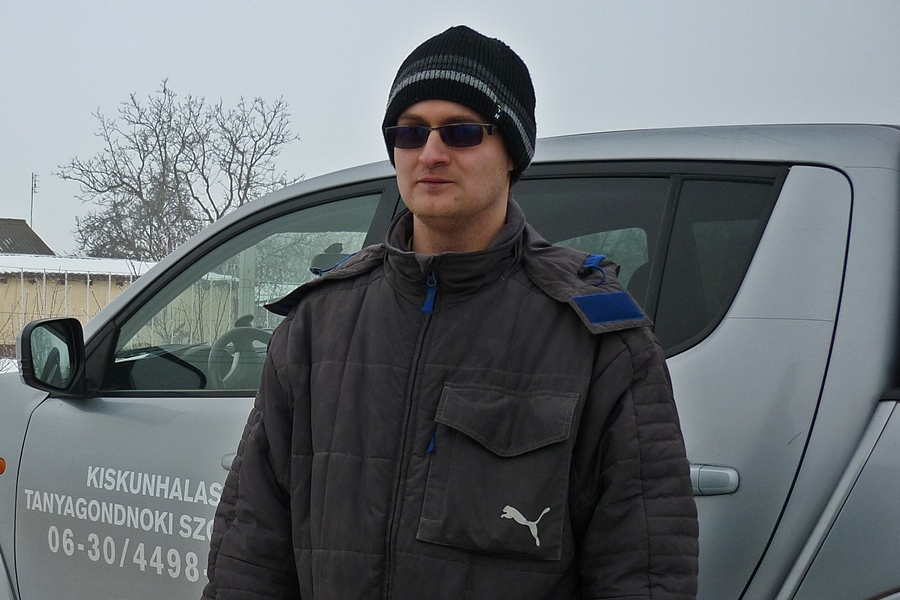 Munkában Halas második tanyagondnoka