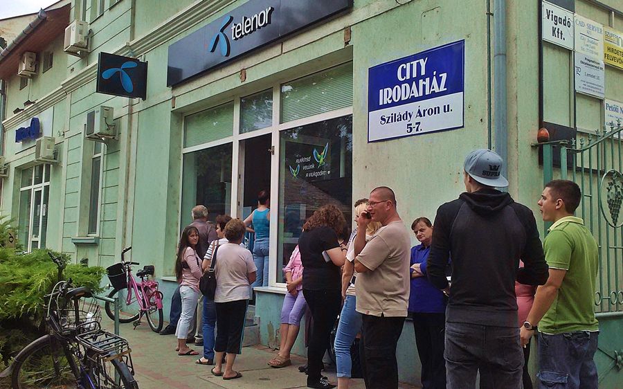 Hiába várakoznak, nem tudnak ügyet intézni