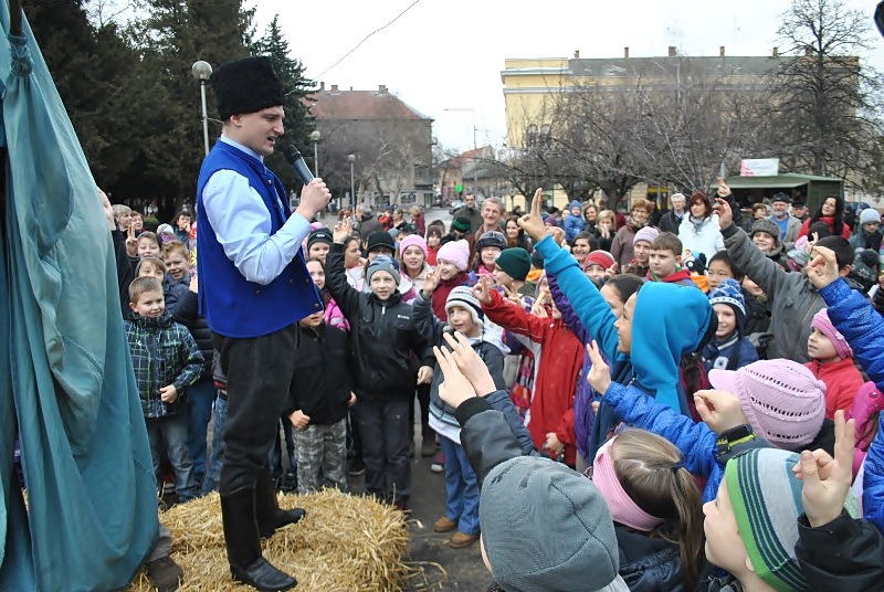 Télűzés a főtéren