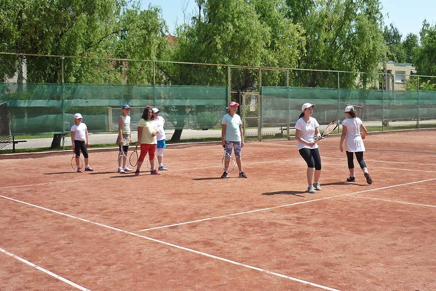 Tenisz és jóga egy táborban