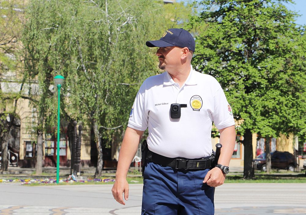 Testkamerával járják Halas utcáit