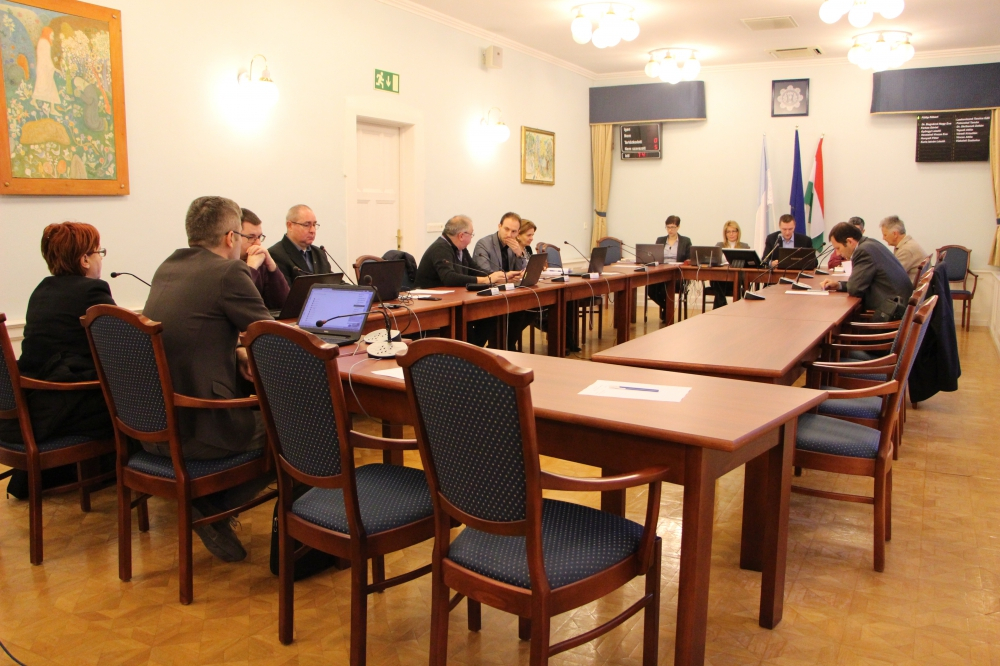 Beszámolók sora a testületin