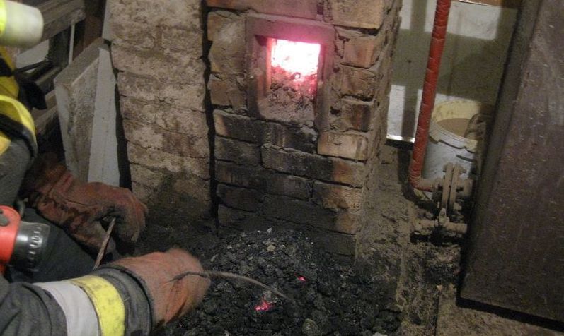 (►) Izzott a kémény