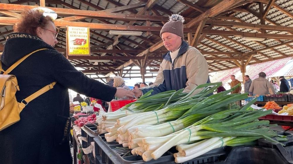 Húsvéti bevásárlás a halasi piacon
