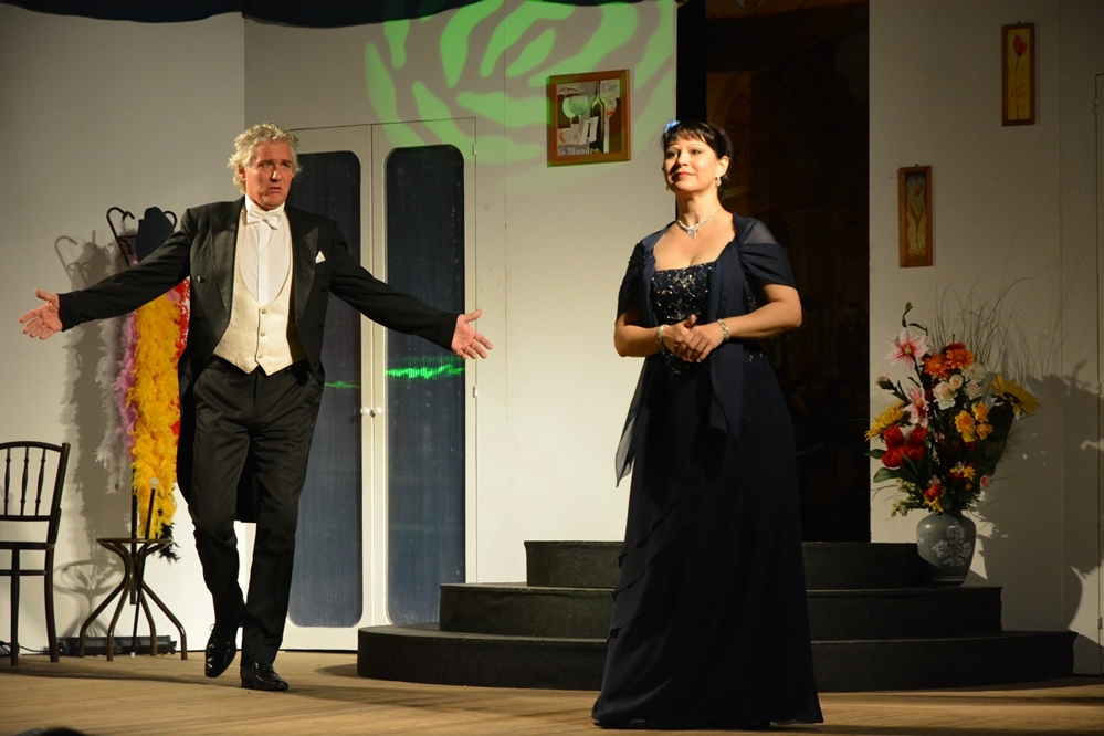 Népszerű művészek vendégjátékai Halason