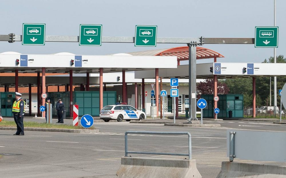 Akár több órát is várakozni kell a határátkelőknél