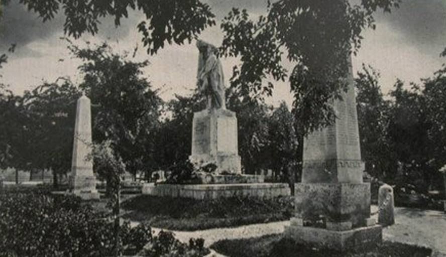 Halott őseink szobra