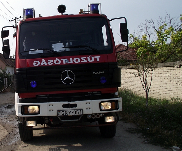 Trafó gyújtotta a füvet