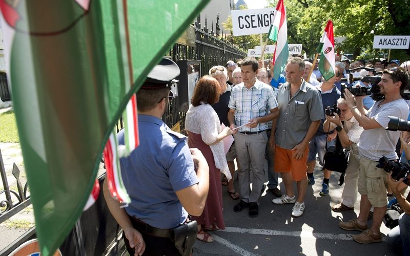 Tüntettek az alföldi szőlőtermelők