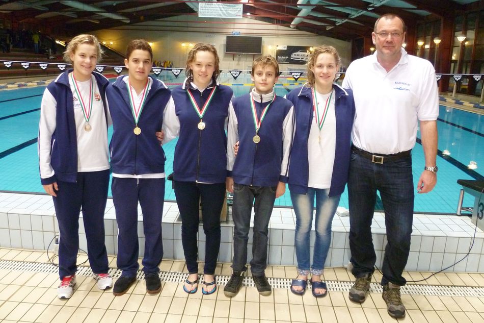 8-11 és 12+ országos úszóverseny