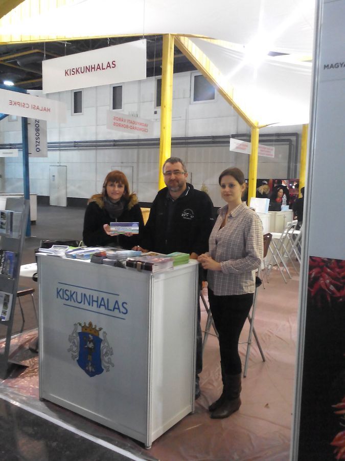 Épül-szépül a halasi stand