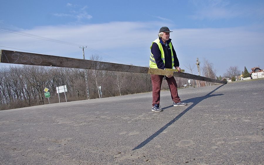 (►) Több dolog is zavarja a kisszállási autósokat
